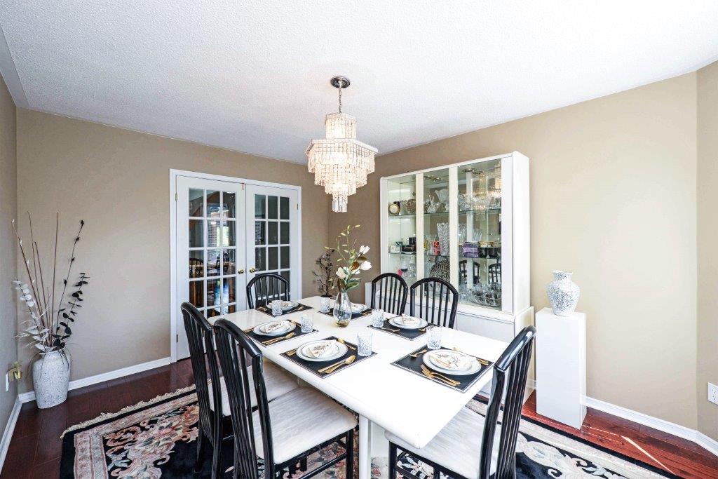 Oakville Executive Detached home listing mls winston churchill